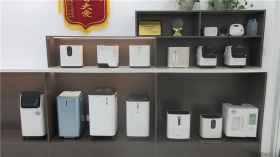 เครื่องกำเนิดออกซิเจนในครัวเรือนขนาดพกพา 1 - 5 ลิตรพร้อมเครื่องพ่นฝอยละออง
